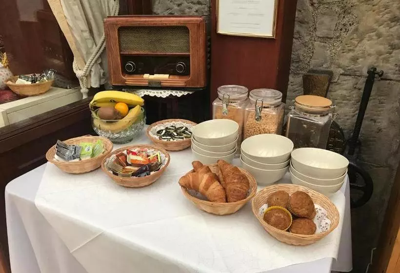 Majatalo Clarke Cottage Guest House