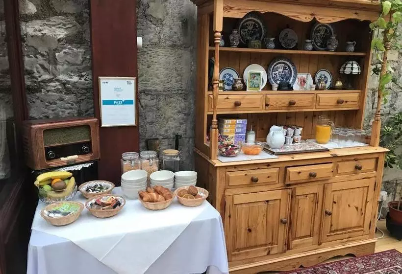 Majatalo Clarke Cottage Guest House