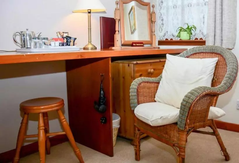 Majatalo Clarke Cottage Guest House