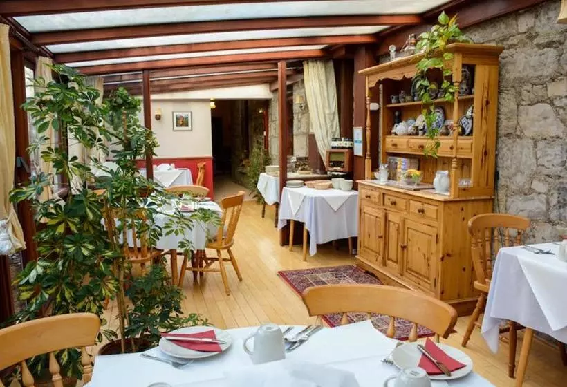 Majatalo Clarke Cottage Guest House