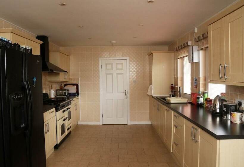 פנסיון Edenmore