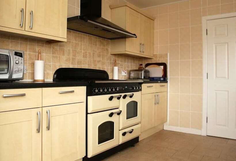 פנסיון Edenmore