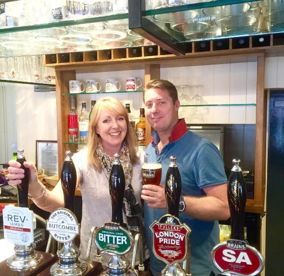 호스텔 The Coach And Horses Inn