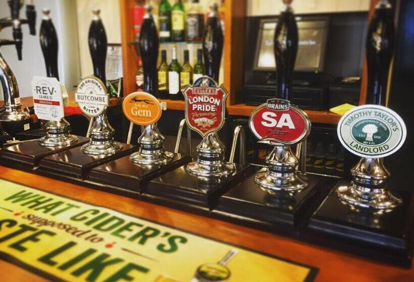 호스텔 The Coach And Horses Inn