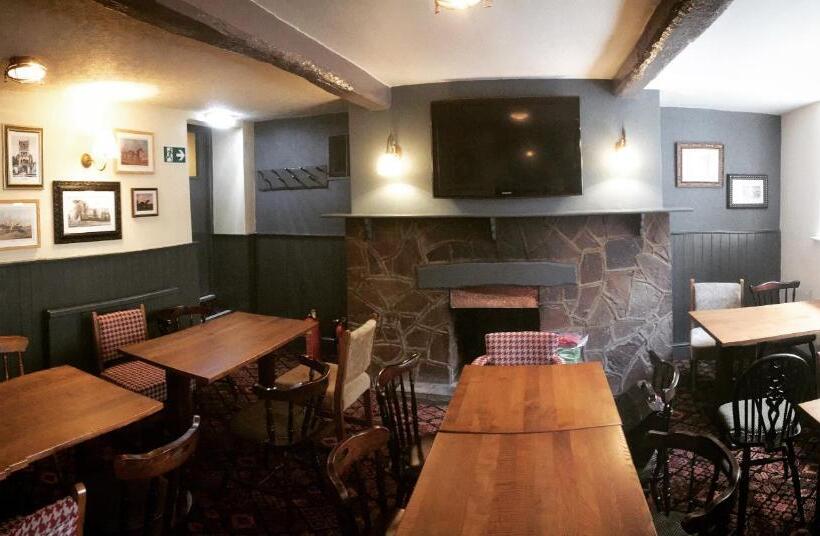 호스텔 The Coach And Horses Inn
