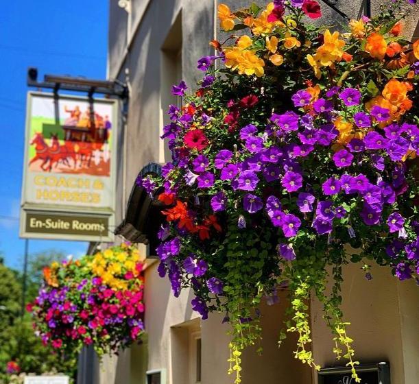 호스텔 The Coach And Horses Inn