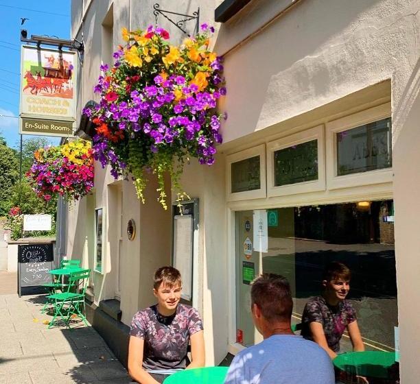 호스텔 The Coach And Horses Inn