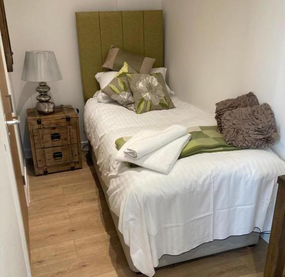 ユースホステル The Radnor Arms