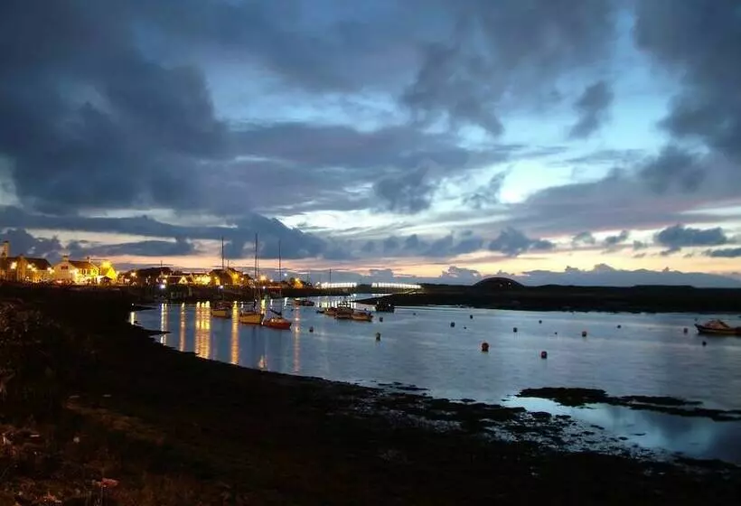 Majatalo The Harbour Guest House