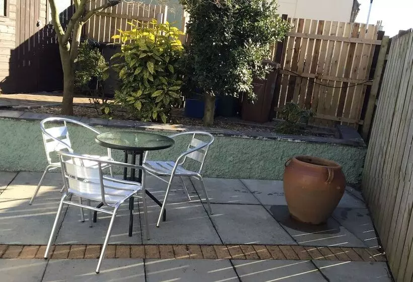 Majatalo The Harbour Guest House