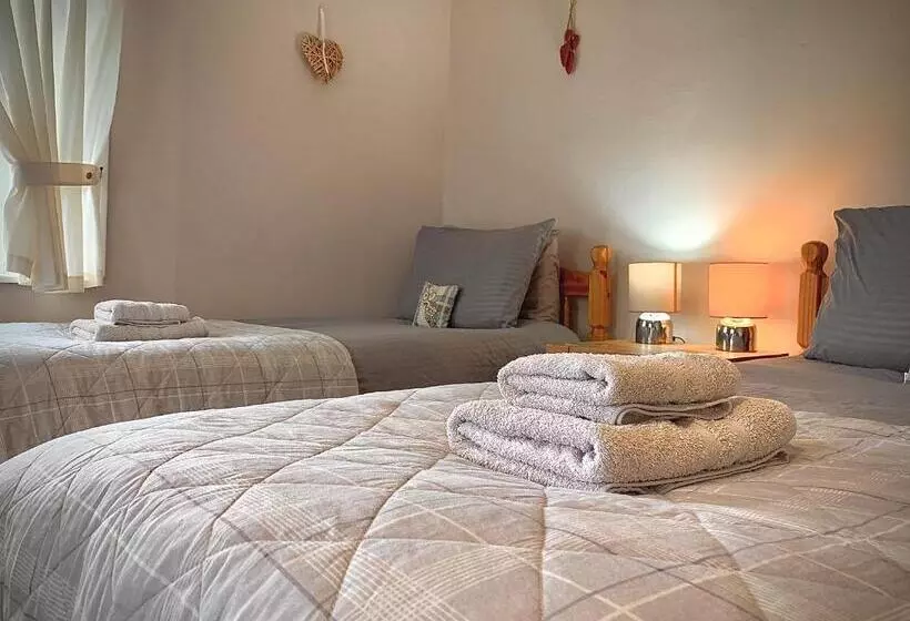 Retkeilymaja Farr Bay Inn