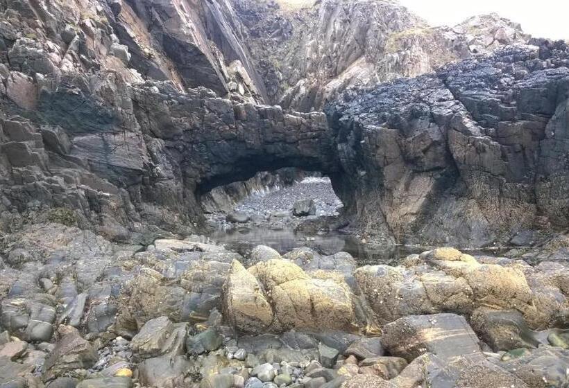 הוסטל Farr Bay Inn