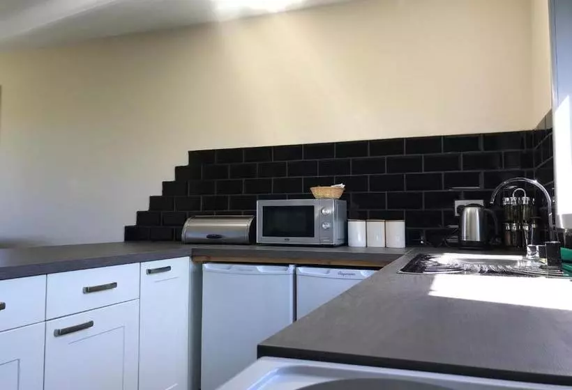 Retkeilymaja Farr Bay Inn