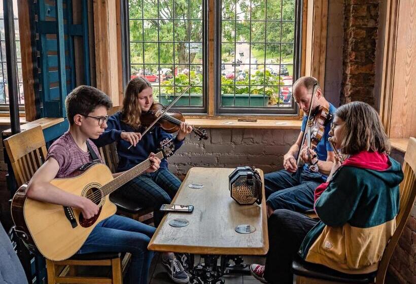 Общежитие Newcastle House Rothbury