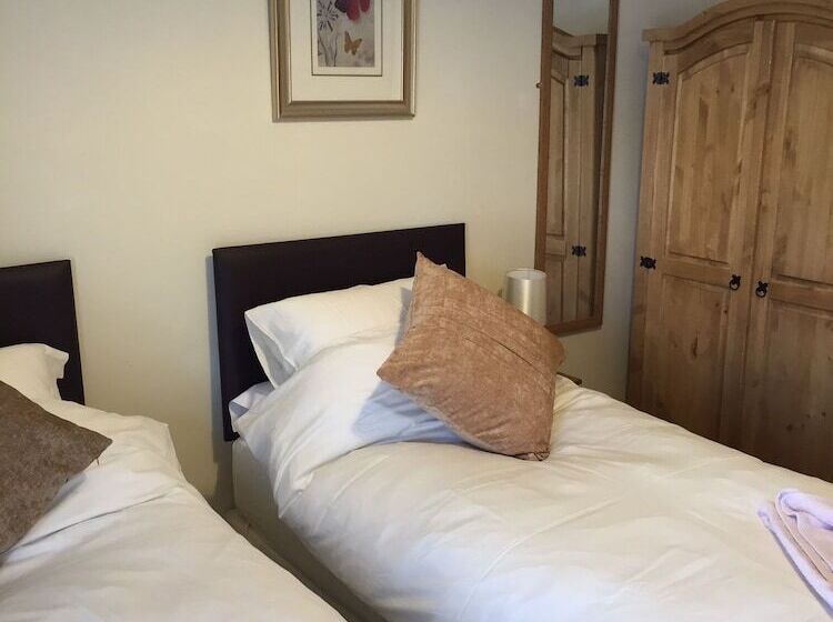 فندق صغير The New Court Inn