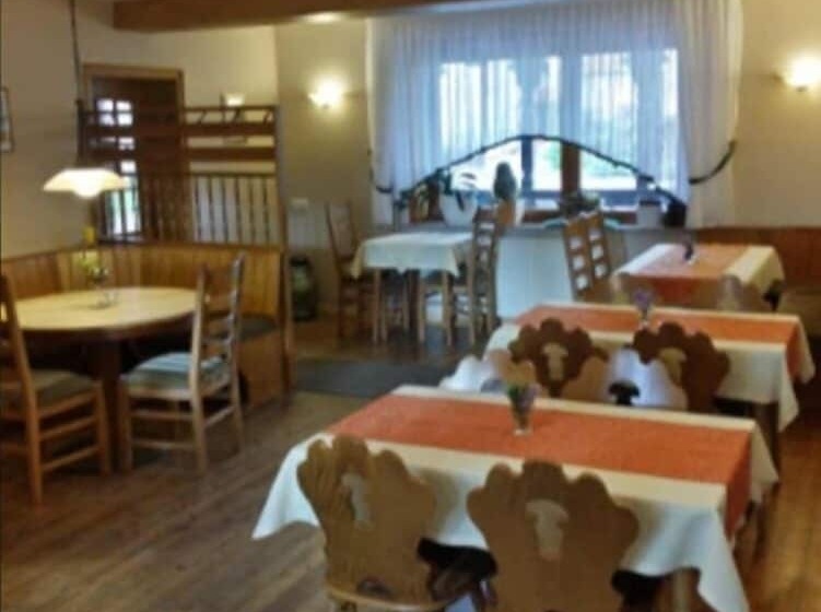 Отель Gasthaus Zur Linde