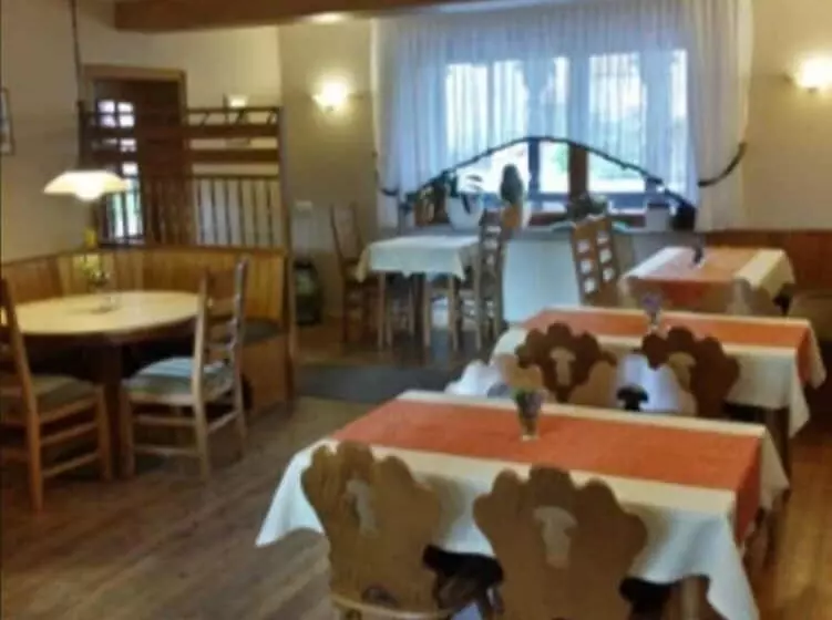 Hotelli Gasthaus Zur Linde