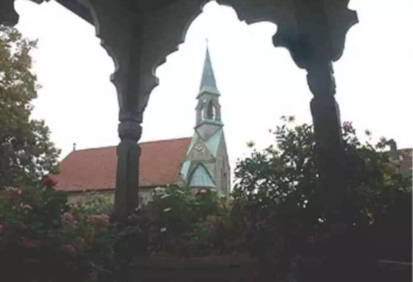 Hotelli Gasthaus Zur Linde