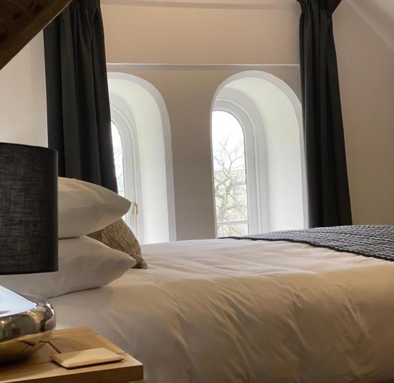 펜션 Caemorgan Mansion