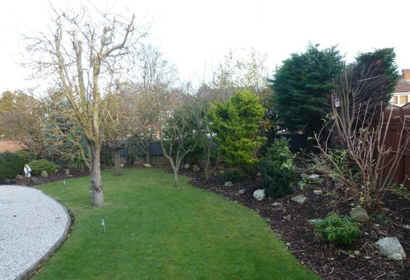 Пансион Newark Lodge Guest House