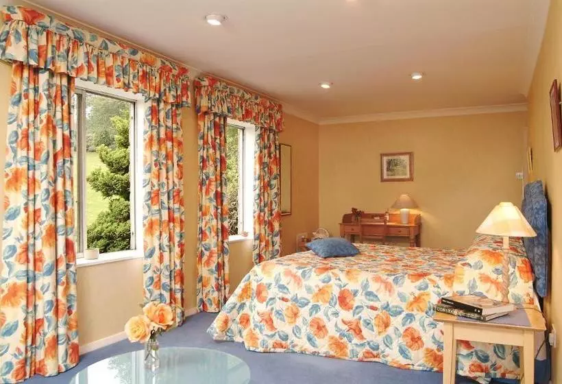 Majatalo Shallowdale House