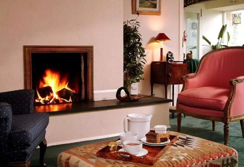 Majatalo Shallowdale House