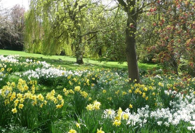 ペンション Shallowdale House