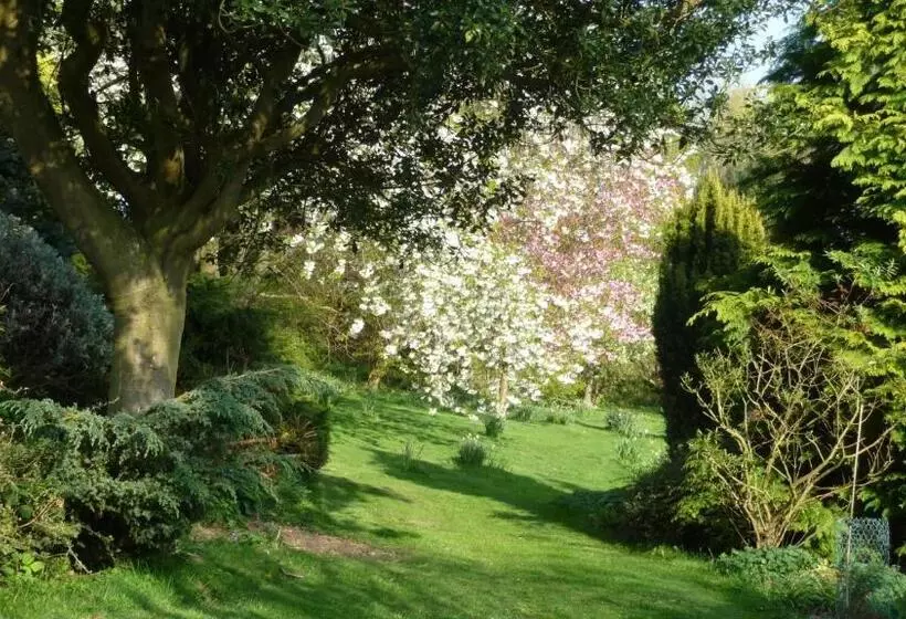 Majatalo Shallowdale House