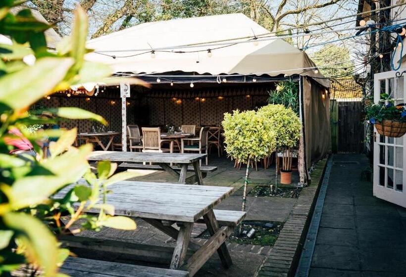 膳宿费 The East End Arms