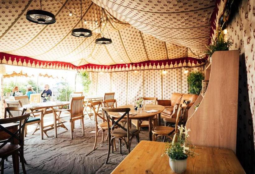 膳宿费 The East End Arms