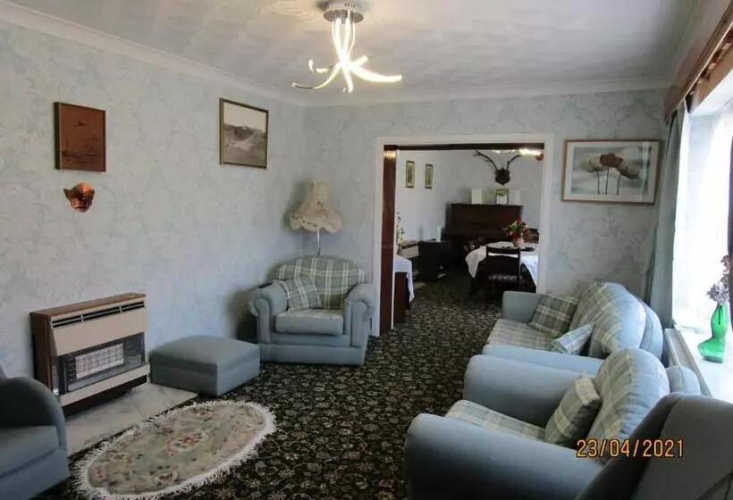 پانسیون Tremains Guest House