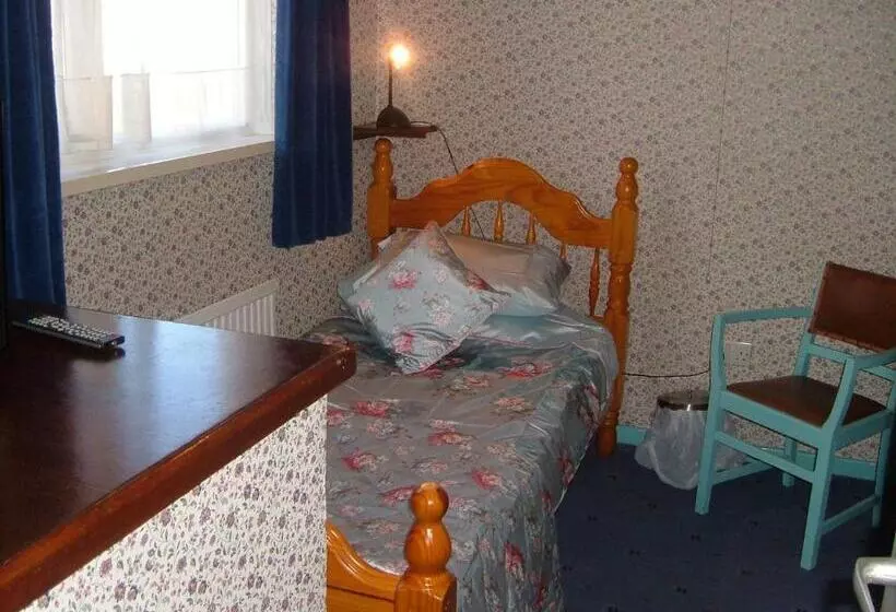 پانسیون Tremains Guest House
