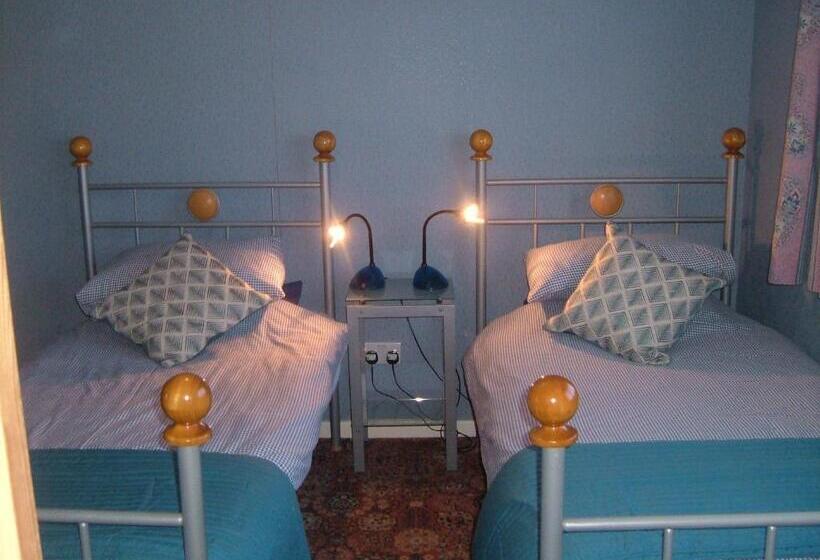 פנסיון Tremains Guest House