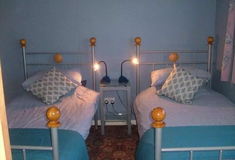 پانسیون Tremains Guest House