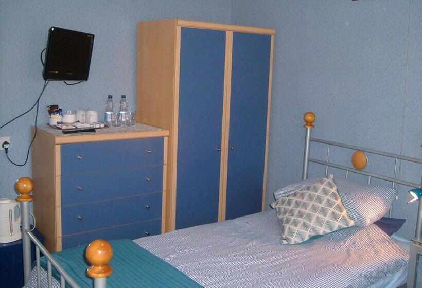 פנסיון Tremains Guest House