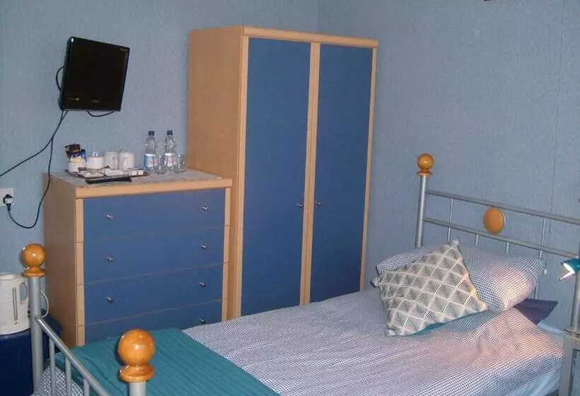 پانسیون Tremains Guest House
