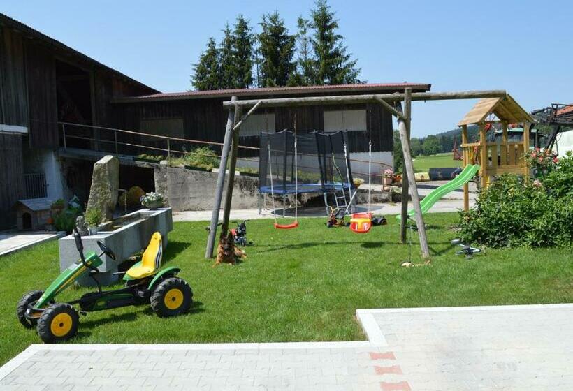 Hotel Schusterbauer   Chiemgau Karte