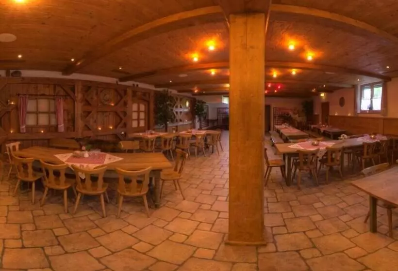 Retkeilymaja Gasthaus Weingast