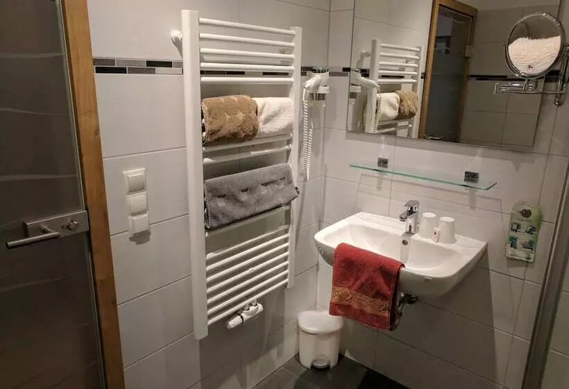 Retkeilymaja Gasthaus Weingast