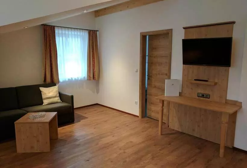 Retkeilymaja Gasthaus Weingast