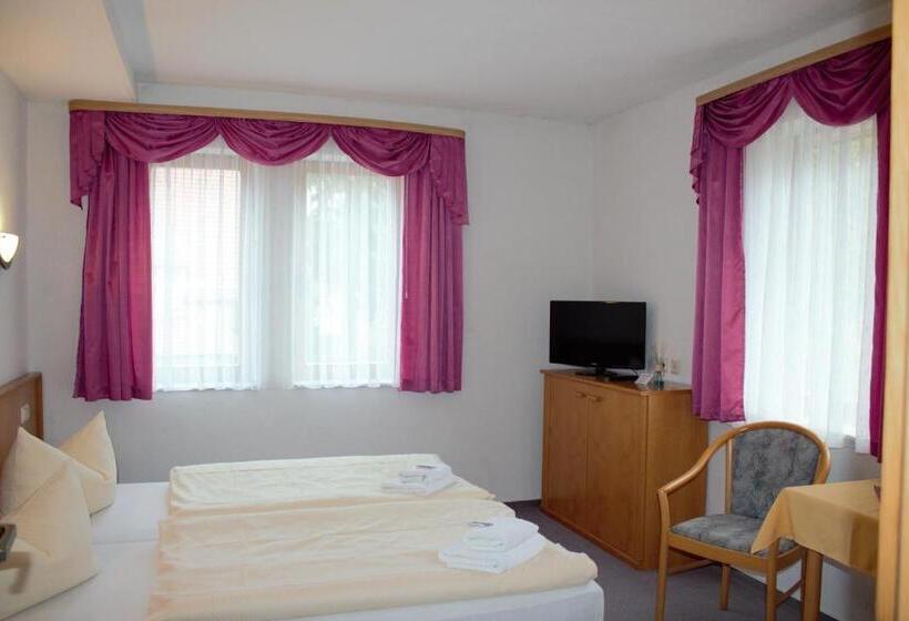 הוסטל Pension Ujut