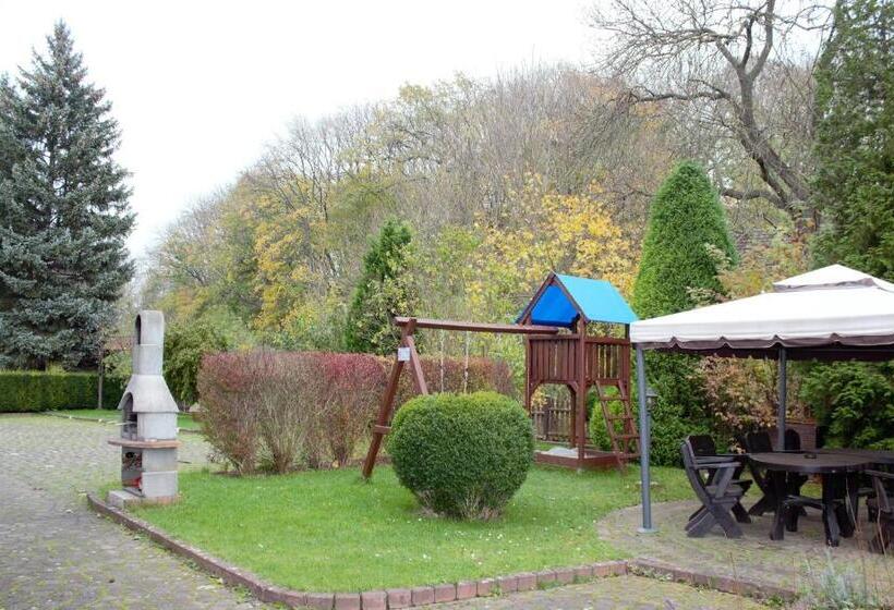 הוסטל Pension Ujut