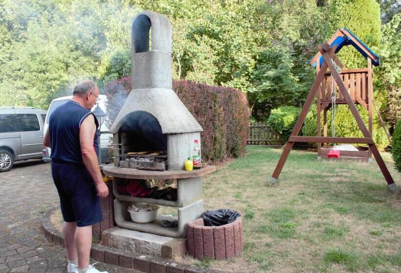 הוסטל Pension Ujut