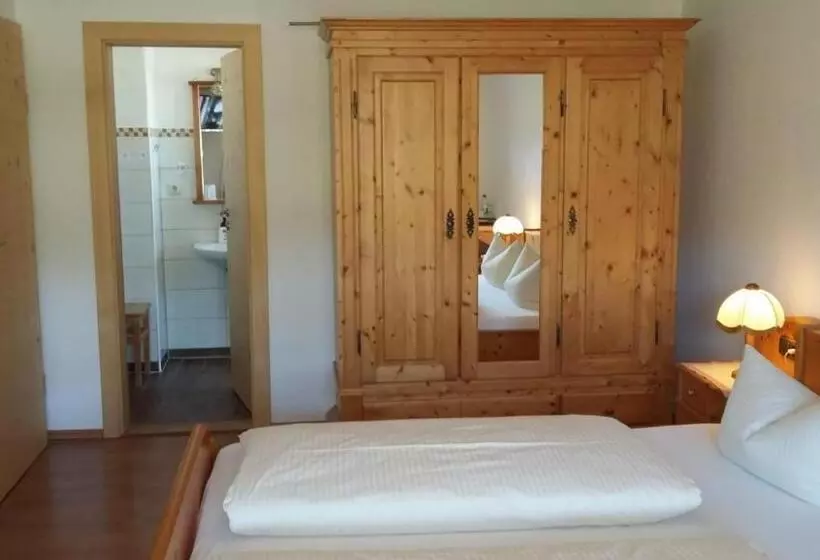 Majatalo Gästehaus Attenhauser