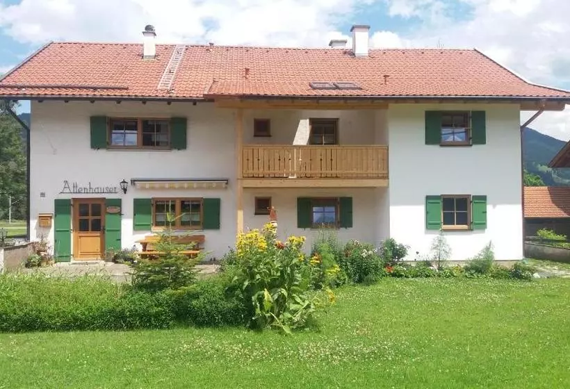 Majatalo Gästehaus Attenhauser