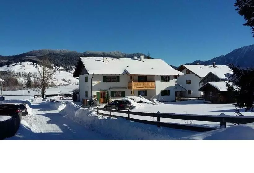 Majatalo Gästehaus Attenhauser