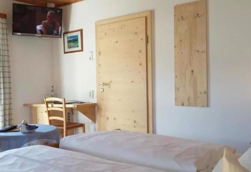 Majatalo Gästehaus Attenhauser