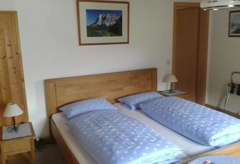 Majatalo Gästehaus Attenhauser