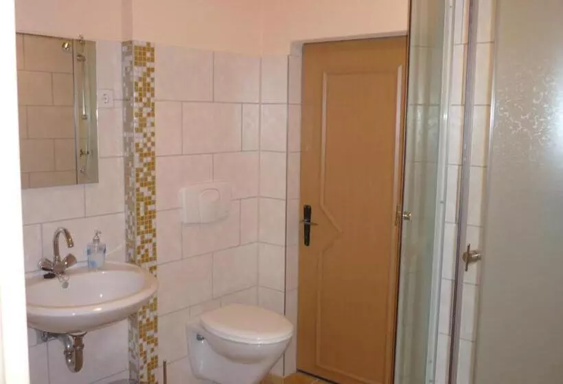 ペンション Hüblers Schlafquartier