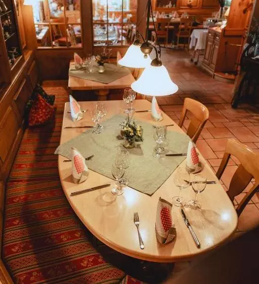 Majatalo Landgasthaus Zur Linde, Neusatz